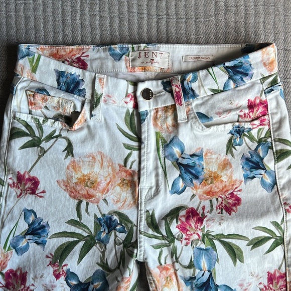 7 For All Mankind | Jen7 Cropped Skinny Jean - Picture 4 of 5